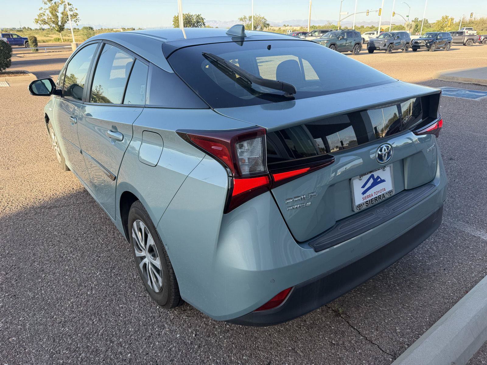 Used 2020 Toyota Prius LE AWD/4WD image 3
