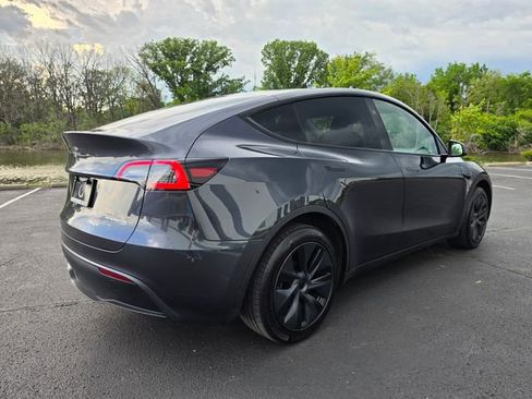 Used 2025 Tesla Model Y Long Range AWD/4WD image 8