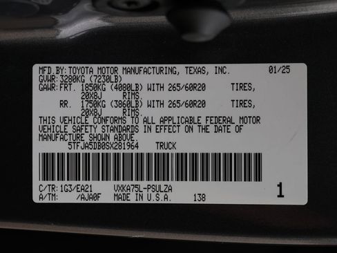 Used 2025 Toyota Tundra Limited AWD/4WD image 38