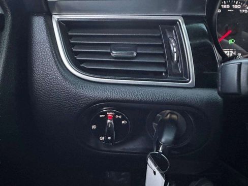 Used 2018 Porsche Macan image 21