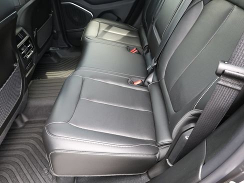 Used 2026 Jeep Grand Cherokee Limited w/ Luxury Tech Group II RWD image 19