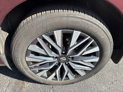 Certified 2024 Nissan Altima 2.5 SV w/ SV Premium Package AWD/4WD image 12