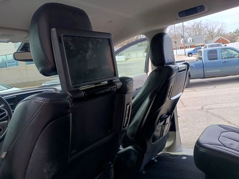 Used 2017 Chrysler Pacifica Touring-L Plus w/ Tire & Wheel Group image 17