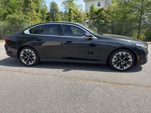 Certified 2026 BMW 530i w/ Premium Package image 12