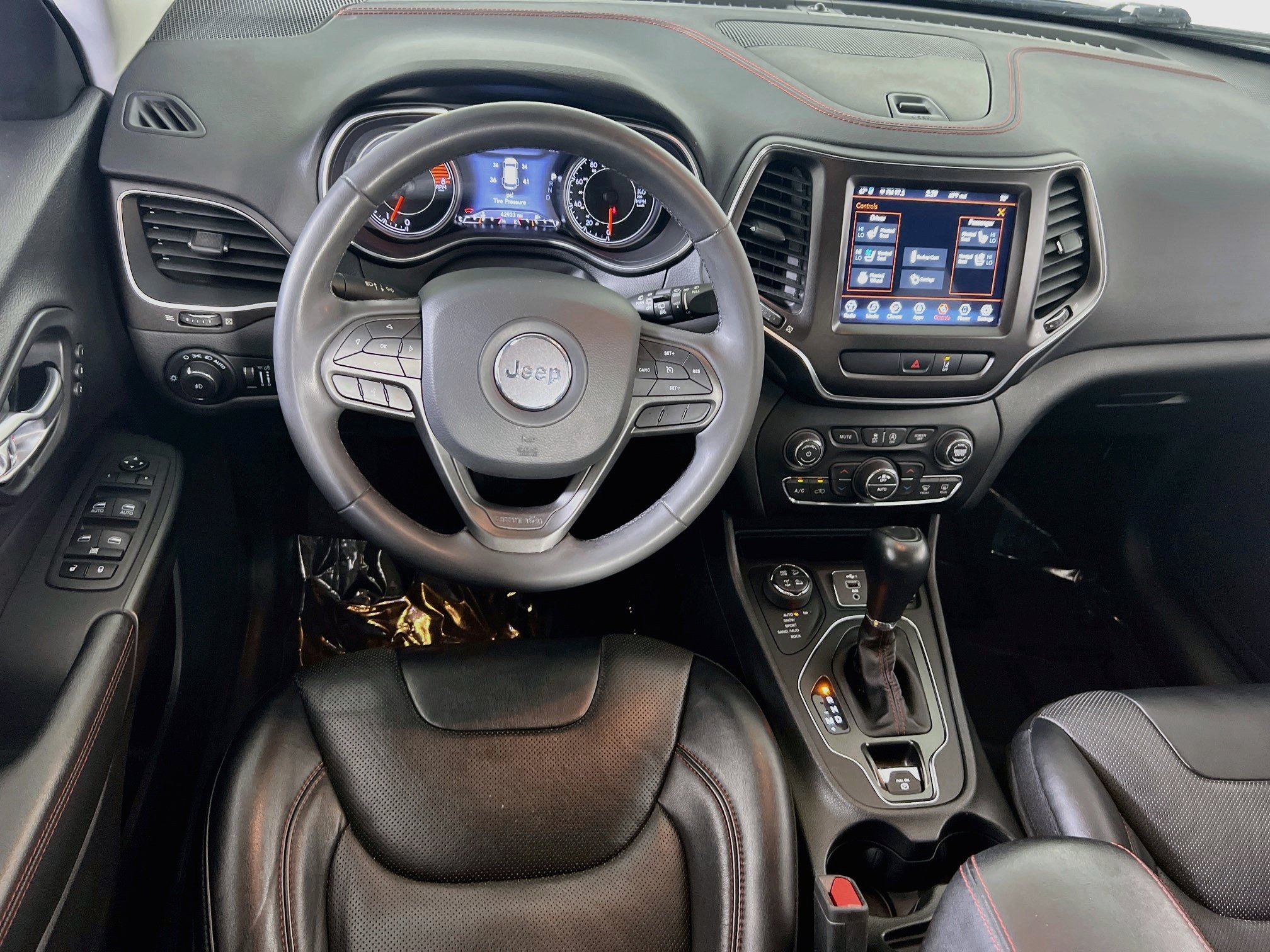 Used 2022 Jeep Cherokee Trailhawk w/ Premium Leather Package AWD/4WD image 21