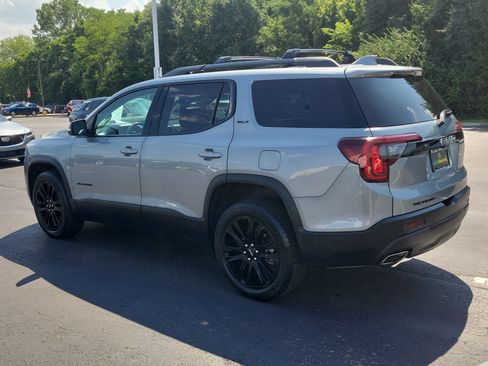 Used 2023 GMC Acadia SLT w/ Elevation Edition FWD image 3
