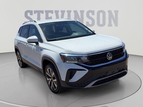 Used 2022 Volkswagen Taos SE AWD/4WD image 3