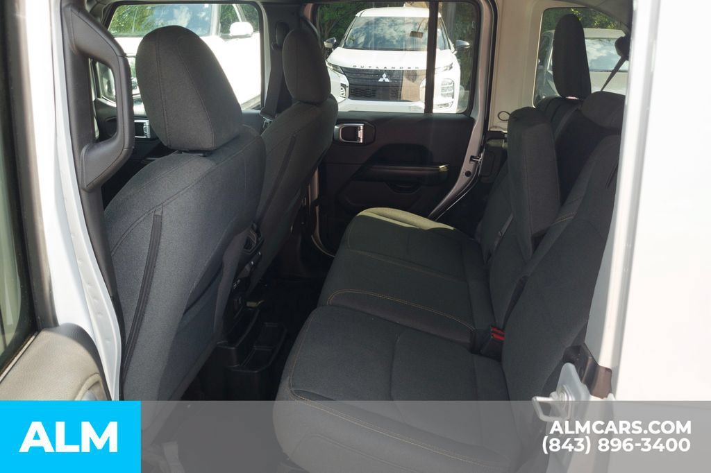 Used 2024 Jeep Wrangler Unlimited Sahara AWD/4WD image 17