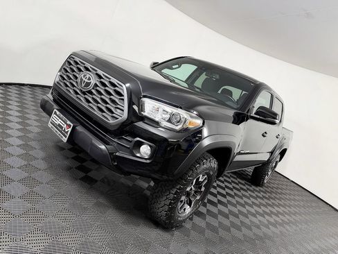 Used 2020 Toyota Tacoma TRD Off-Road w/ Technology Package AWD/4WD image 17