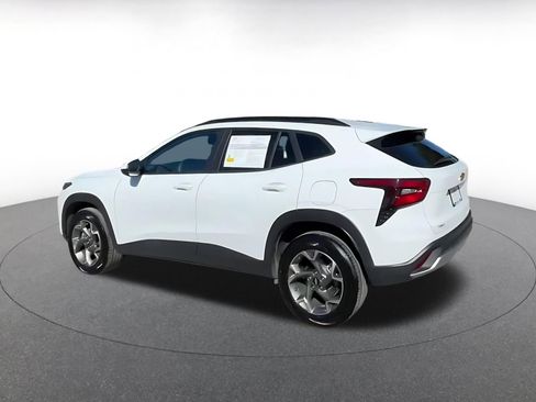 Used 2025 Chevrolet Trax LT image 10