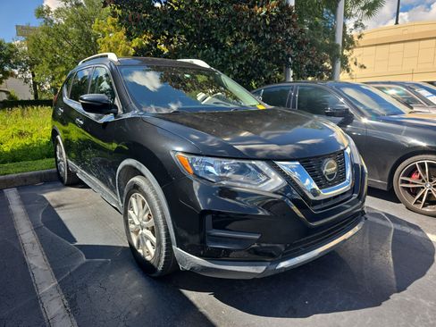 Used 2018 Nissan Rogue SV FWD image 1