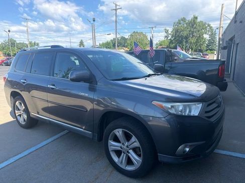 Used 2012 Toyota Highlander Limited w/ Tow Pkg AWD/4WD image 2