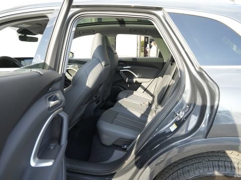 Used 2025 Audi Q5 Premium Plus w/ Premium Plus AWD/4WD image 28