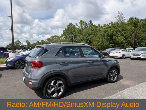 Used 2022 Hyundai Venue Limited FWD image 5
