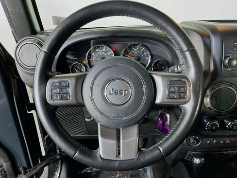 Used 2018 Jeep Wrangler Unlimited Sahara AWD/4WD image 13