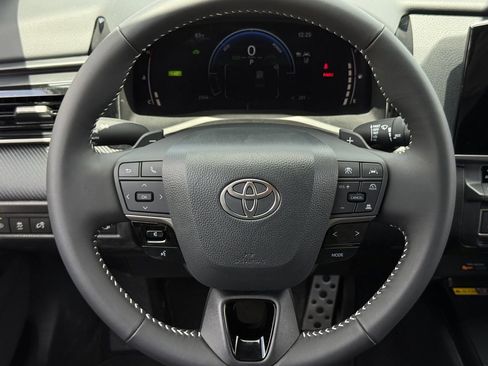 Used 2026 Toyota Camry XLE w/ Convenience Package image 14