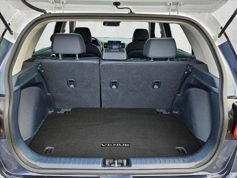 Used 2023 Hyundai Venue Limited w/ Cargo Package FWD image 6