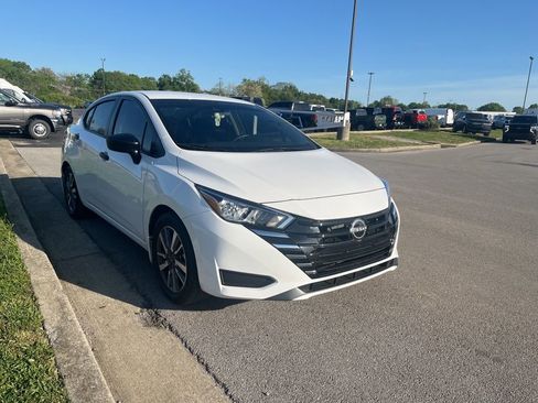 Used 2023 Nissan Versa S w/ S Plus Package image 2