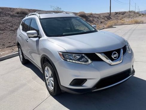 Used 2016 Nissan Rogue SV w/ SV Premium Package FWD image 3