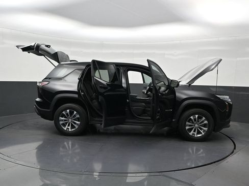 Used 2025 Chevrolet Equinox LT w/ Safety and Technology Package FWD image 33