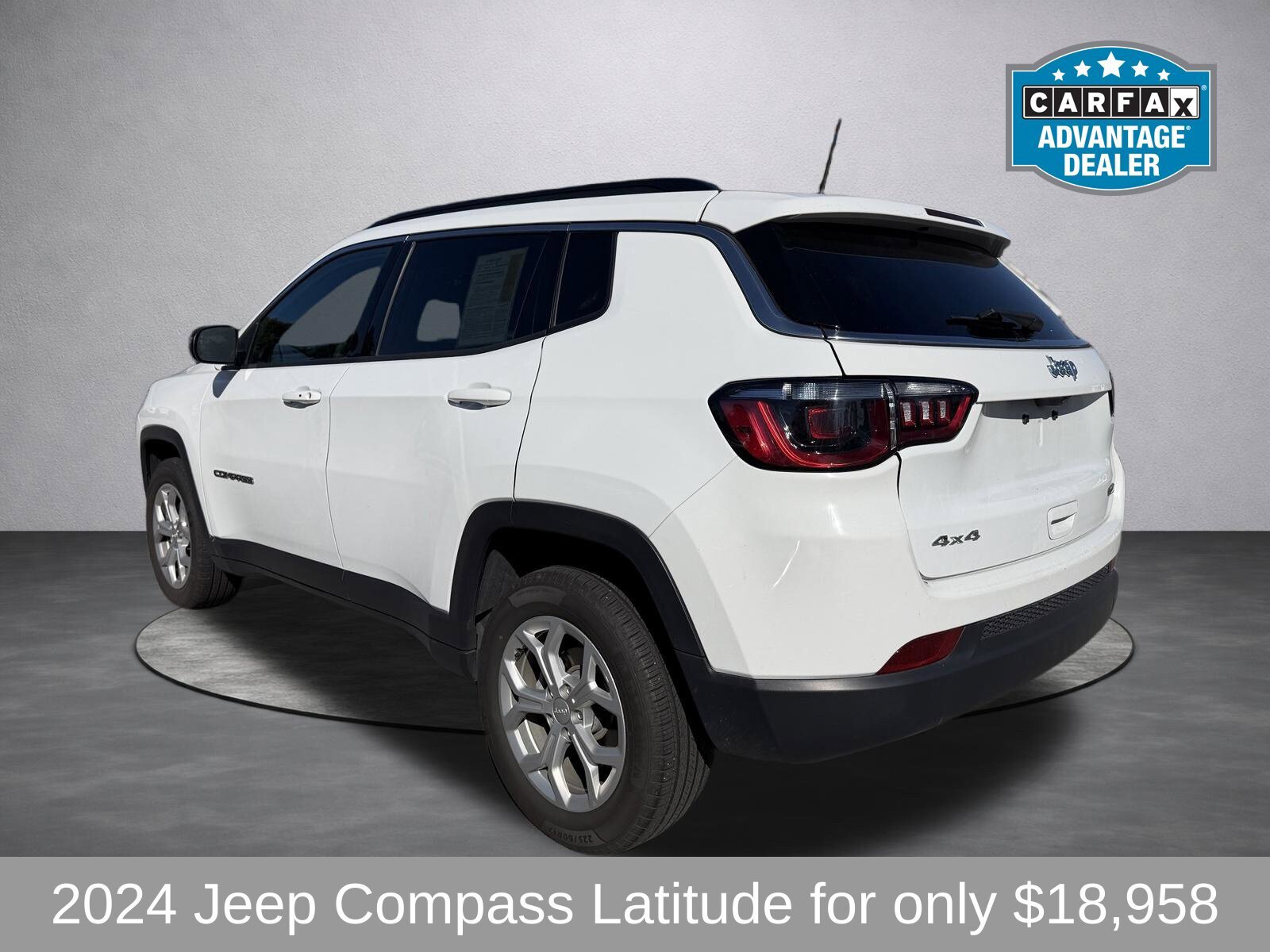 Used 2024 Jeep Compass Latitude AWD/4WD image 3