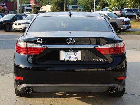 Used 2015 Lexus ES 350 w/ Luxury Package FWD image 4
