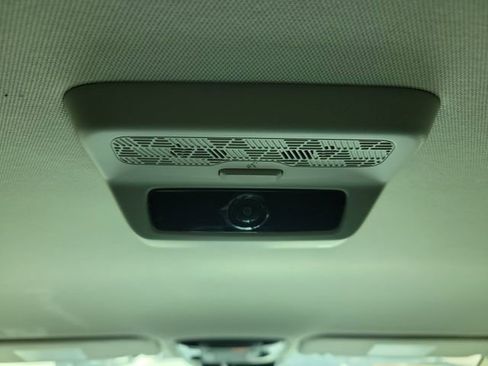 Used 2025 Kia Carnival EX FWD image 16
