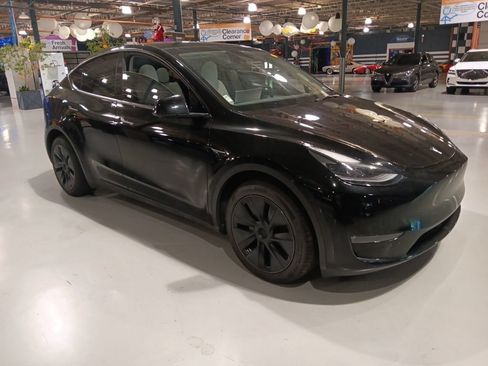Used 2024 Tesla Model Y Long Range AWD/4WD image 6