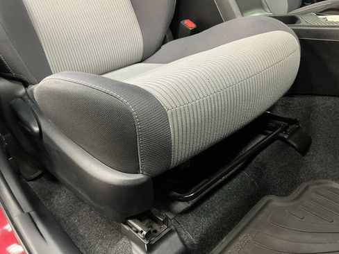 Used 2014 Toyota RAV4 XLE AWD/4WD image 34
