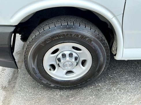 Used 2019 Chevrolet Express 3500 w/ Driver Convenience Package image 7