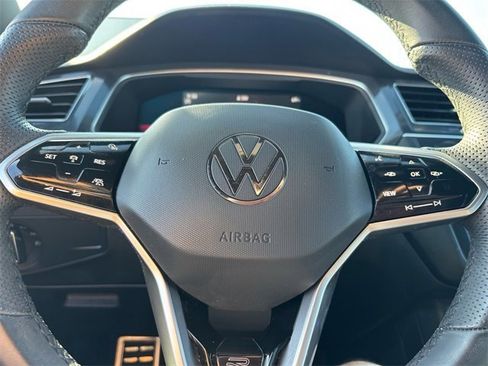 Used 2022 Volkswagen Tiguan SE R-Line image 36
