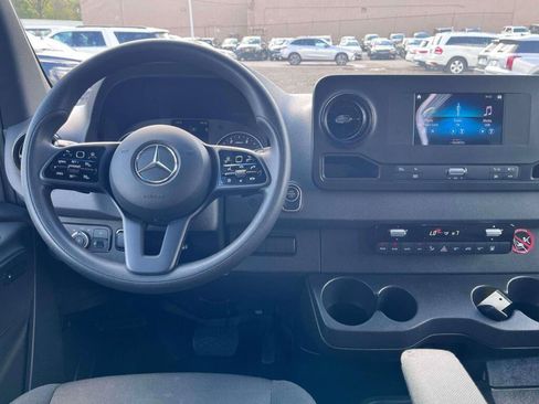 Used 2024 Mercedes-Benz Sprinter 2500 image 2