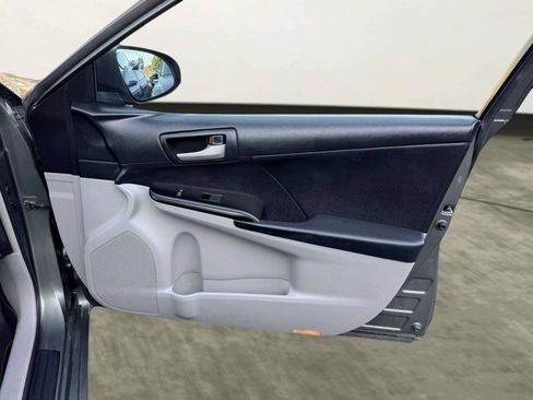 Used 2012 Toyota Camry LE FWD image 27