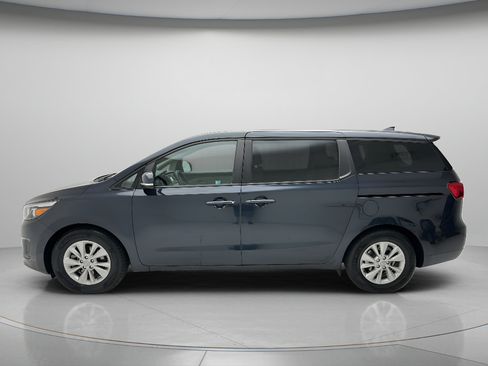 Used 2017 Kia Sedona LX FWD image 8