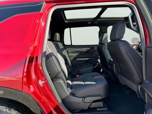 Used 2025 Chevrolet Traverse RS w/ LPO, Floor Liner Package AWD/4WD image 14