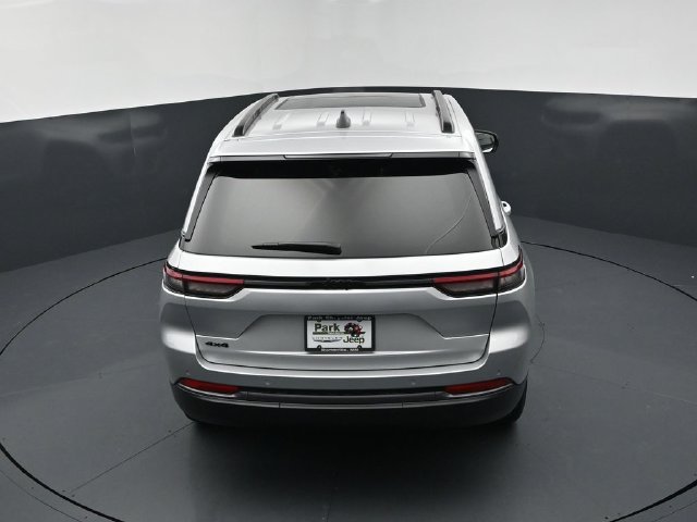 New 2026 Jeep Grand Cherokee Limited w/ Limited Altitude Package AWD/4WD image 17
