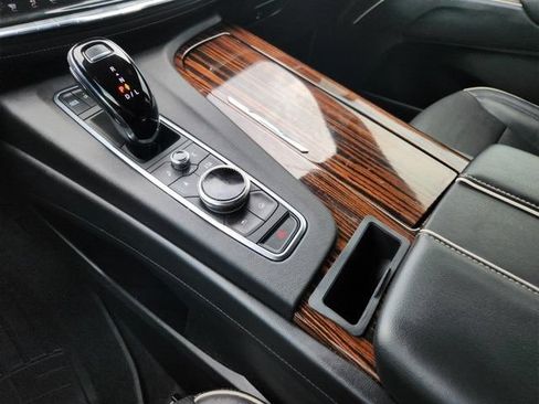 Used 2023 Cadillac Escalade Premium Luxury RWD image 18