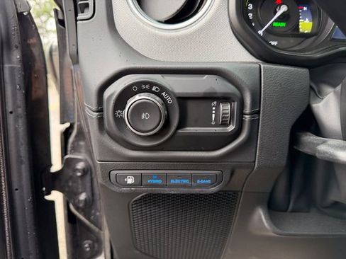 Used 2025 Jeep Wrangler Unlimited Sahara w/ Safety Group AWD/4WD image 9