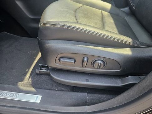 Used 2020 Chevrolet Equinox Premier FWD image 18