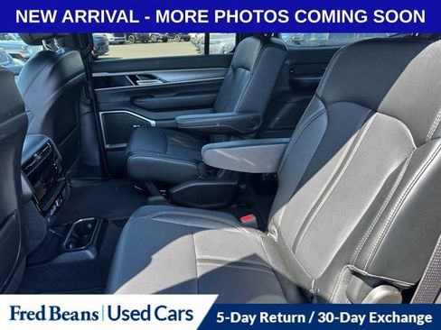 Used 2025 Jeep Wagoneer Series II w/ Premium Group I image 11