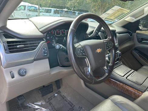Used 2020 Chevrolet Suburban Premier image 24