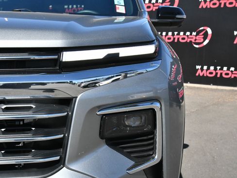 Used 2024 Chevrolet Traverse LT FWD image 11