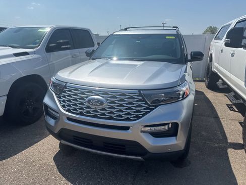Used 2023 Ford Explorer Platinum w/ Technology Package AWD/4WD image 3
