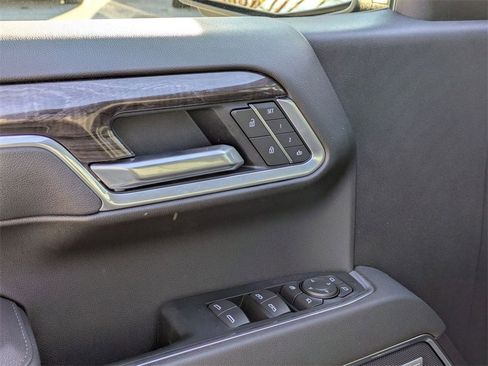 Used 2025 Chevrolet Silverado 1500 LTZ image 13