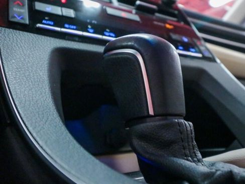 Used 2021 Toyota Avalon XLE w/ Moonroof Package image 23