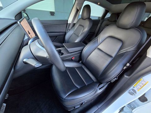 Used 2021 Tesla Model Y Long Range image 13