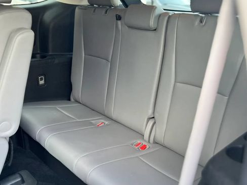 Used 2022 Toyota Highlander XLE FWD image 13