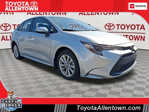 Used 2023 Toyota Corolla LE w/ LE Convenience Package FWD image 1