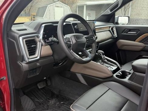Used 2025 GMC Canyon Denali image 11