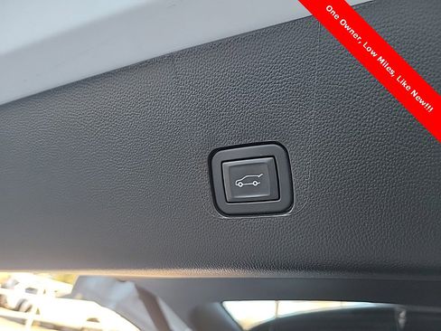 Used 2023 Chevrolet Traverse LT image 15